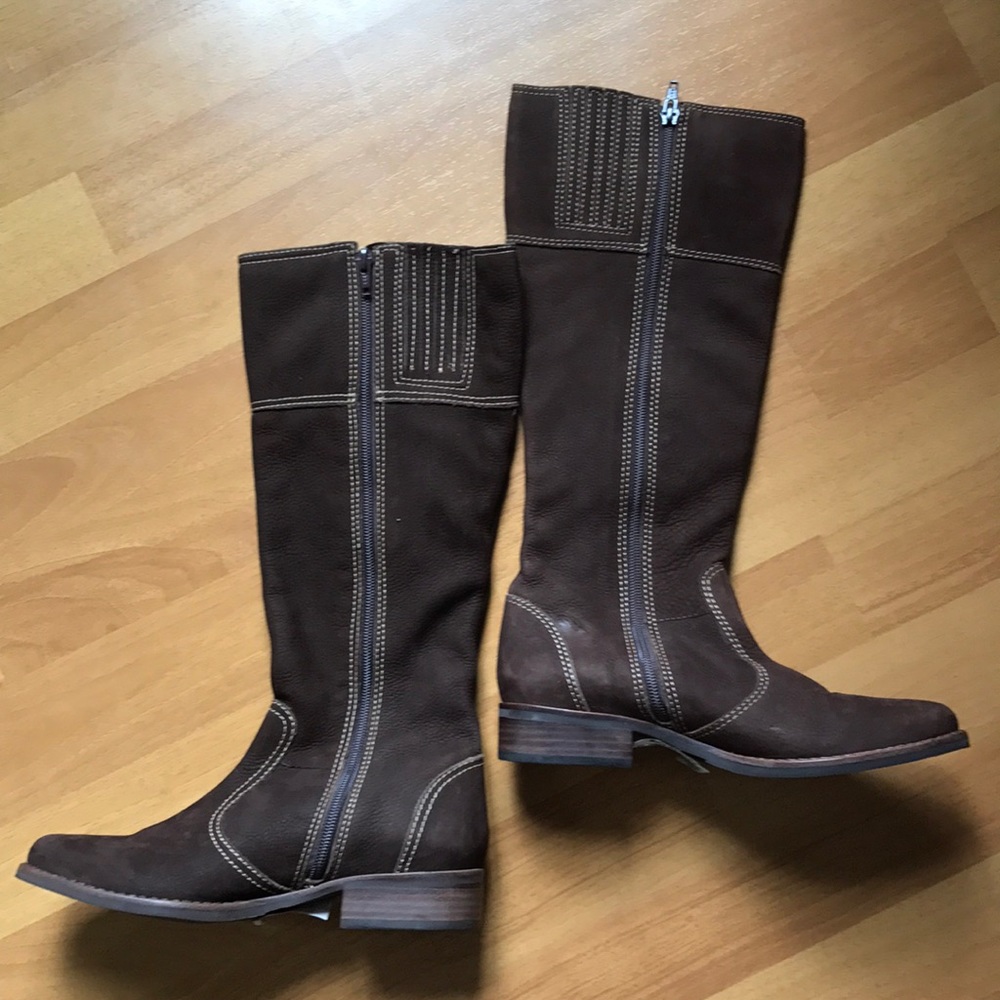 Boots - Picture 2 of 8